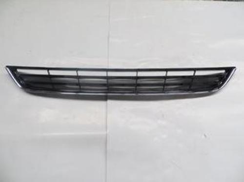 Ford Fiesta 13/17 Ön Tampon Panjuru Si̇yah (Ni̇kelaj Çerçeveli̇) (Tw) 