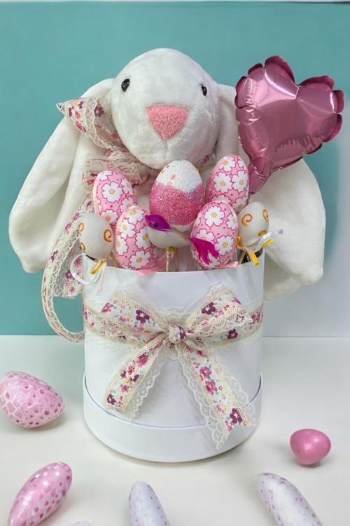 Premium Paskalya Temalı 45 cm Beyaz Bunny Tavşan Hediye Kutusu - Dekoratif Yumurta ve Kalp Balon Detaylı