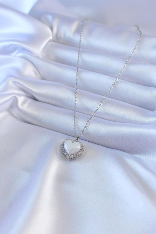 Zarif Kadın için Silver Çelik İncili Kalp Zirkonlu Kolye