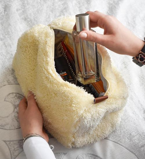  Peluş Seyahat Çantası (Uzun Tüylü) - Yumuşak ve Şık Tasarım