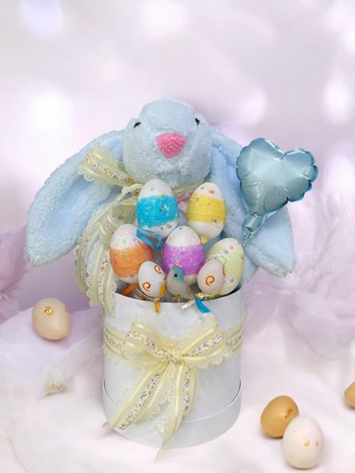 Premium Paskalya Temalı 45 cm Mavi Bunny Tavşan Hediye Kutusu - Dekoratif Yumurta ve Kalp Balon Detaylı