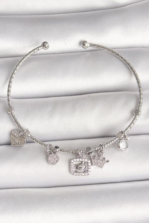 Pirinç Gümüş Renk Sallantı Zirkon Taşlı Ayıcık Figür Taç Detay Charm Kadın Bileklik - TJ-BB6907