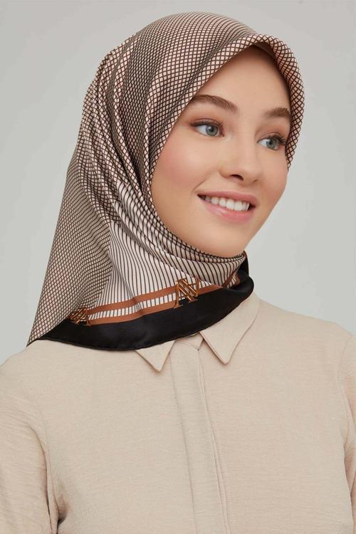 2021/22 Sonbahar Kış Serisi Geometrik Desen Ipek Twill Eşarp 8616D-03