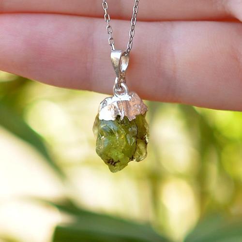 İşlenmemiş Peridot Taşı Gümüş Kolye - Zebercet Taşı