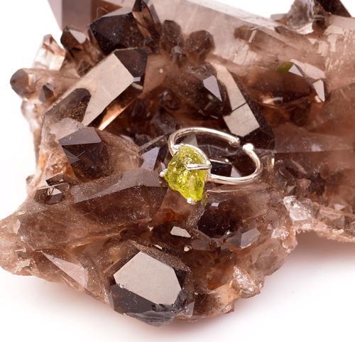 İşlenmemiş Peridot Taşı Gümüş Yüzük - Zebercet Taşı