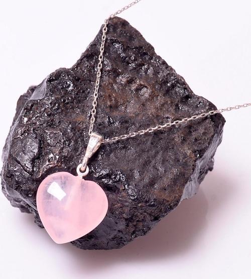 Pembe Kuvars Taşı Gümüş Kalp Kolye