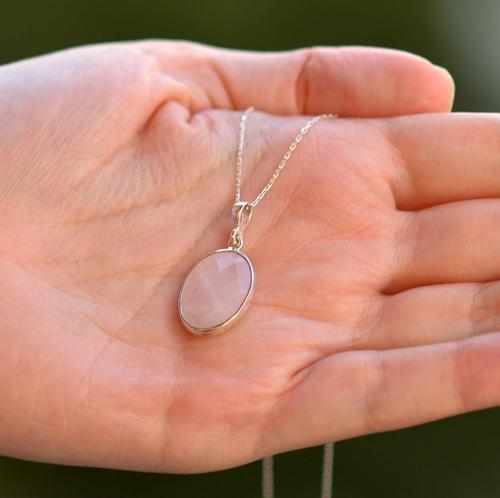 Pembe Kuvars Taşı Gümüş Kolye