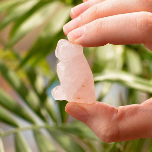 Pembe Kuvars Taşı Köpek Figürü - 4 cm