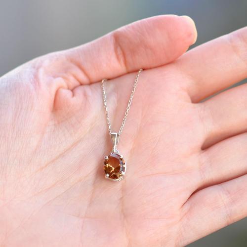 Sentetik Zultanit Taşı Gümüş Kolye ( Işığa Göre Renk Değiştiren Ürün )