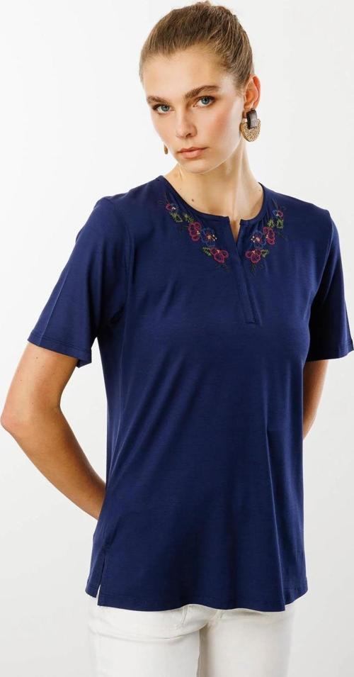 Kadın Açma Yaka Nakış İşlemeli Penye T-Shirt 25700 Lacivert
