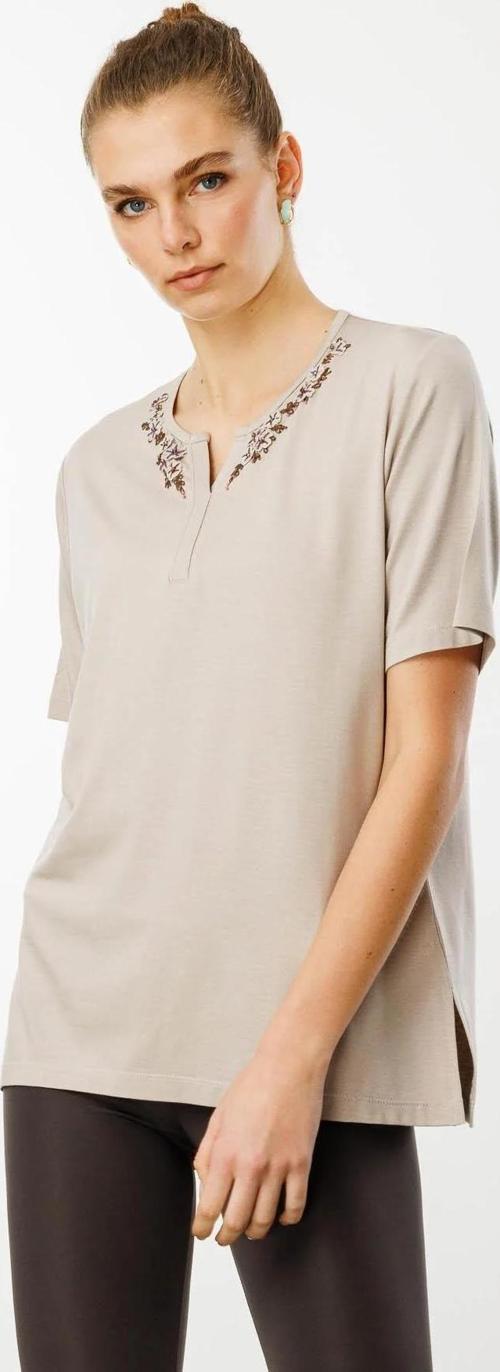 Kadın Açma Yaka Dantel Çiçek İşlemeli Penye T-Shirt 24751 Bej