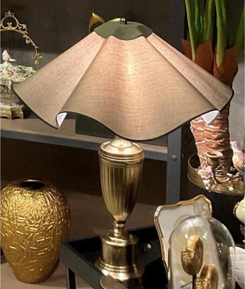 Krem Şapkalı Pylon Antik Gold Abajur