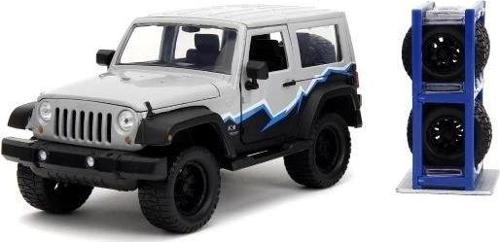Just Trucks 1:24 2007 Jeep Wrangler Kamyon, Lastik Raflı