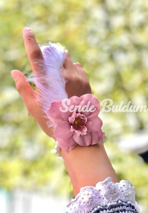 Bride to be Nedime Gelin Bilekliği Tüy ve İnci Boncuk Detaylı Pembe Renkli Bekarlığa Veda Partisi Bilekliği 10 Adet