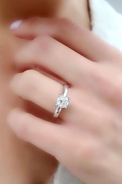 Sky Diamond Taşlı 925ayar Gümüş Üzerine Beyaz Altın Kaplama Tek Taş Lale Yüzük 