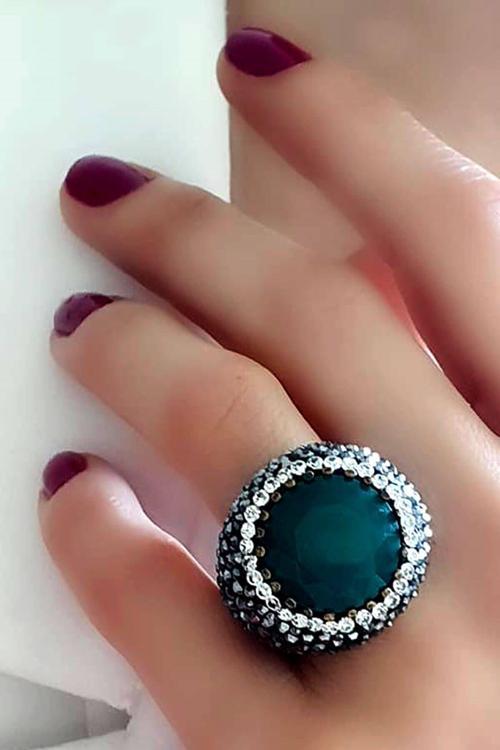 Kök zümrüt taşlı swarovski taş detaylı gümüş tasarım yüzük 