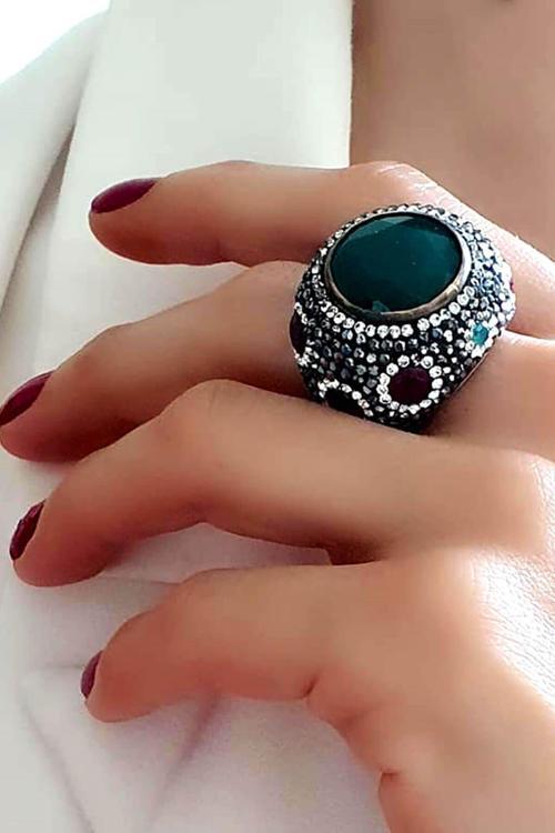 Kök zümrüt taşlı swarovski taş detaylı gümüş tasarım yüzük