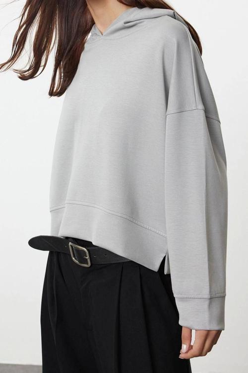 Kapüşonlu Düşük Kol Dikiş Detaylı Normal Kesim Yumuşak Tuşeli Örme Sweatshirt
