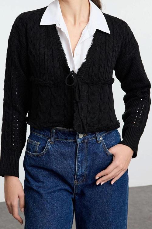 Stil Modern Kadın Crop Standart Kol V Yaka Bağlama Detaylı Triko Hırka