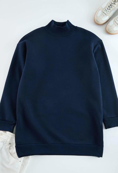 Tesettür Tarz Relaxed Dik Yaka Standart Kol Uzun Yırtmaç Detaylı İçi Polarlı Örme Sweatshirt