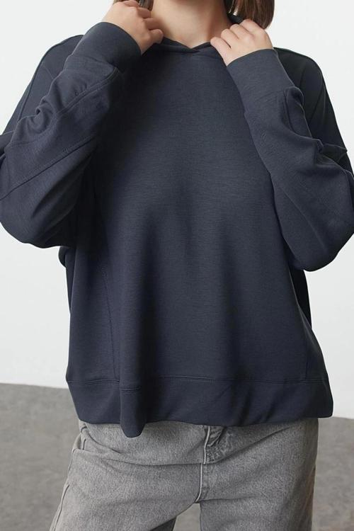 Relaxed Kapüşonlu Düşük Kol Rahat Kesim Yumuşak Tuşeli Dikiş Detaylı Örme Sweatshirt