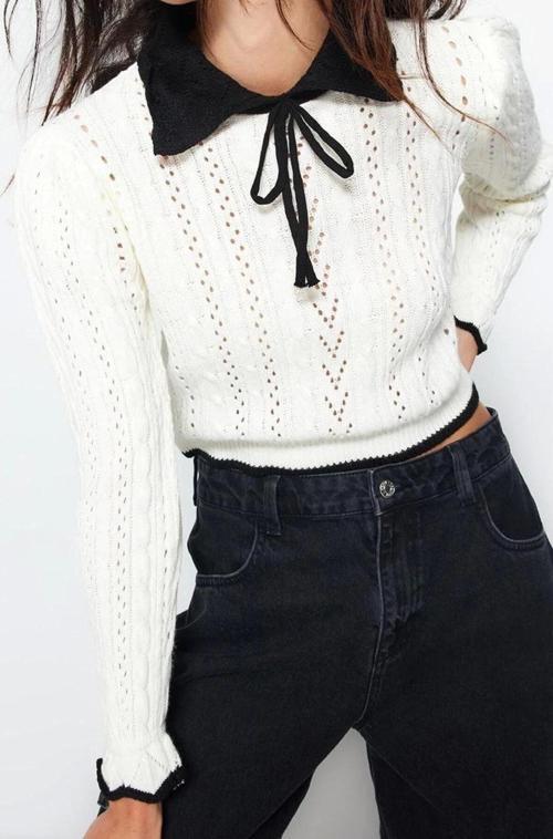 Stil Modern Kadın Crop Standart Kol Polo Yaka Ajurlu Delikli Kurdeleli Detaylı Triko Kazak