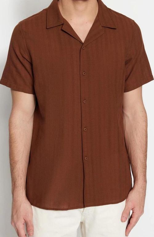 Moda Erkek Apaş Yaka Dokulu Desen Günlük Regular Fit Dokulu Yazlık Keten Görünümlü Gömlek