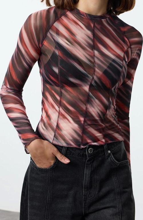 Stil Kadın Karyoka Dikişli Soyut Desenli Vücuda Oturan Kısa Bluz Crop Örme Slim Kalıp