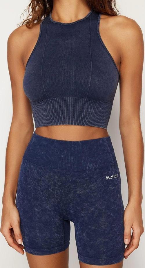 Moda Halter Yaka Örme Fit Düz Desen Sportswear Crop Kolsuz Bluz