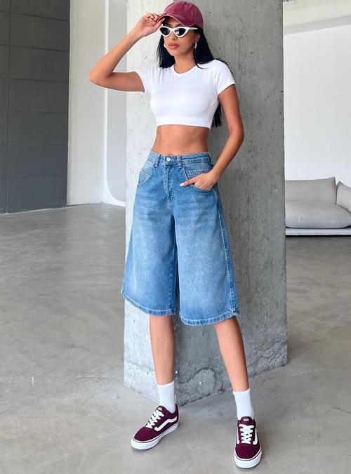 Toka Detaylı Bol Kesim  Rahat Baggy Jean Kot Salaş Kadın Bermuda Diz Altı  Denim Şort @Casoria