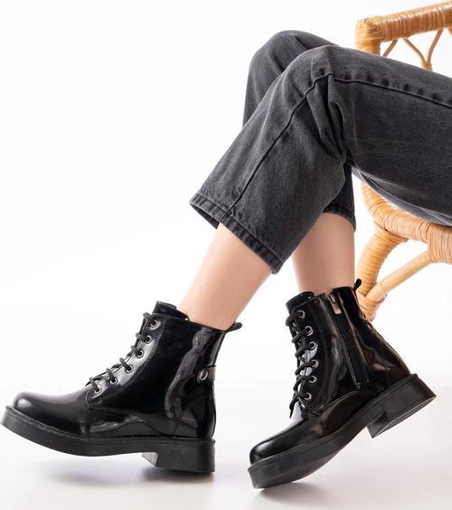 02-2003 Siyah Rugan Bağcıklı Fermuarlı Günlük Kadın Bot