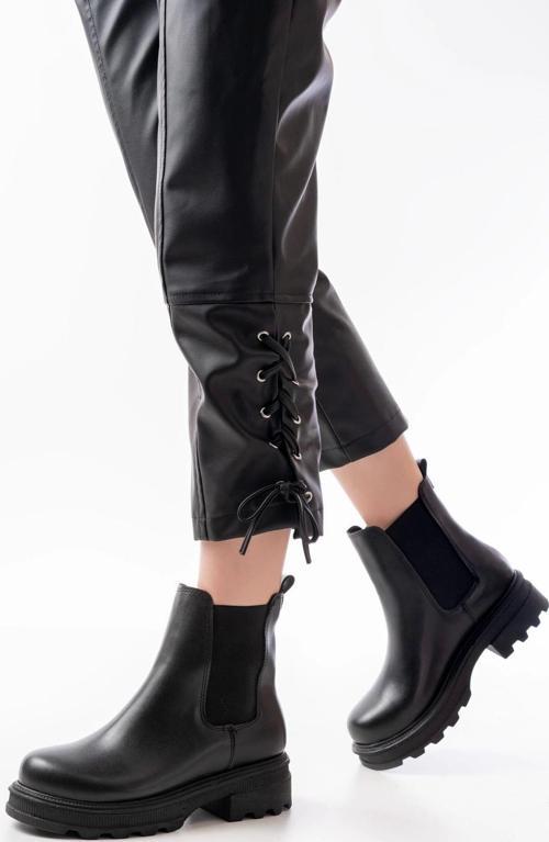 745-2137 Siyah Kalın Taban Lastikli Günlük Kadın Bot