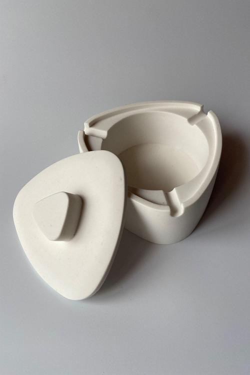 Kapaklı Beton Kül Tablası Beyaz