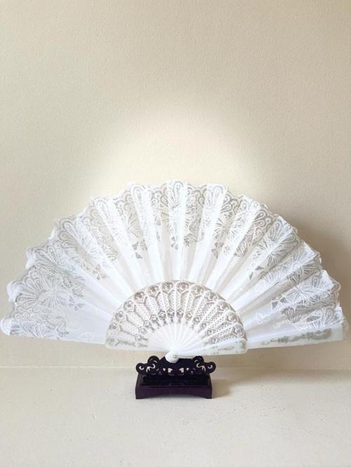 Çeşme Esintisi Gold Işlemeli Yelpaze