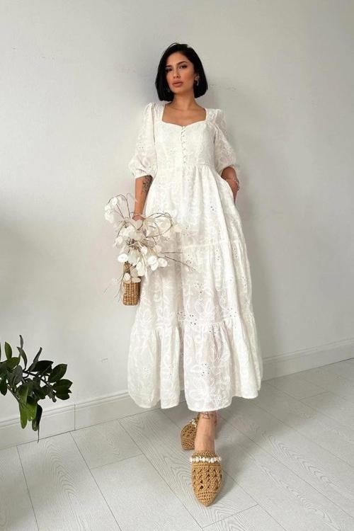 Beyaz Düğmeli Brode Elbise