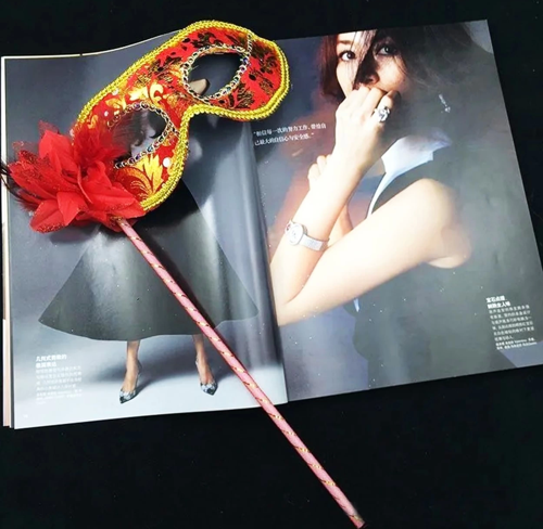 Lüks Taşlı Saplı Maskeli Balo Maskesi Kırmızı Renk 35 Cm