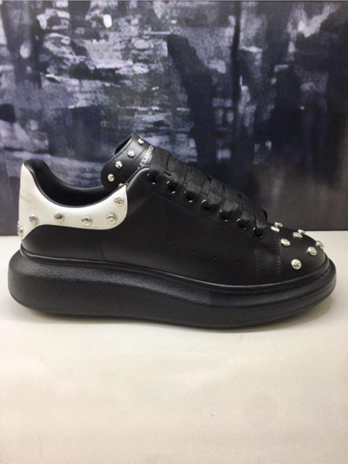 Siyah Zımbalı Sneaker