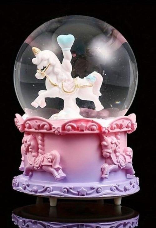 Pembe Mor Unicorn Tasarımlı Kar Küresi Işıklı Orta Boy 9 cm Sevgiliye Yeni Yıl Yılbaşı Hediyesi
