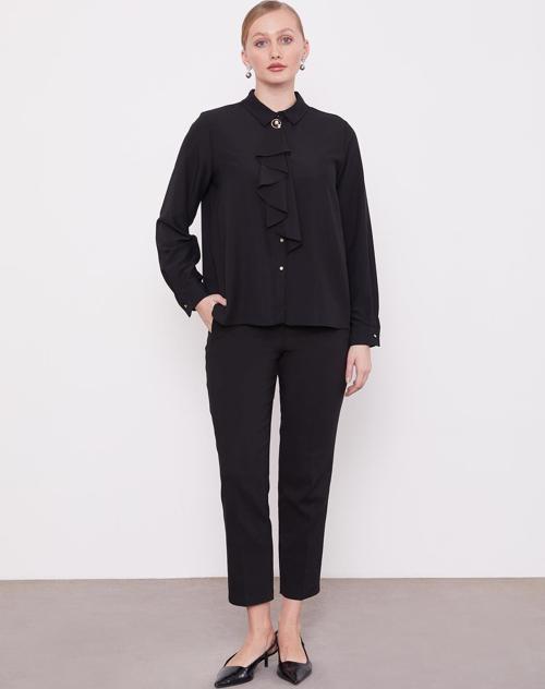 Siyah Yakası Fular Broş Detaylı Bluz