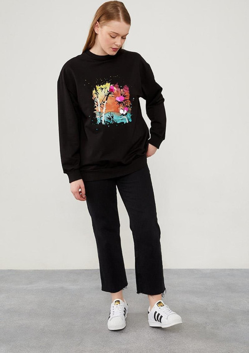 Siyah Pul İşlemeli Baskılı Sweatshirt