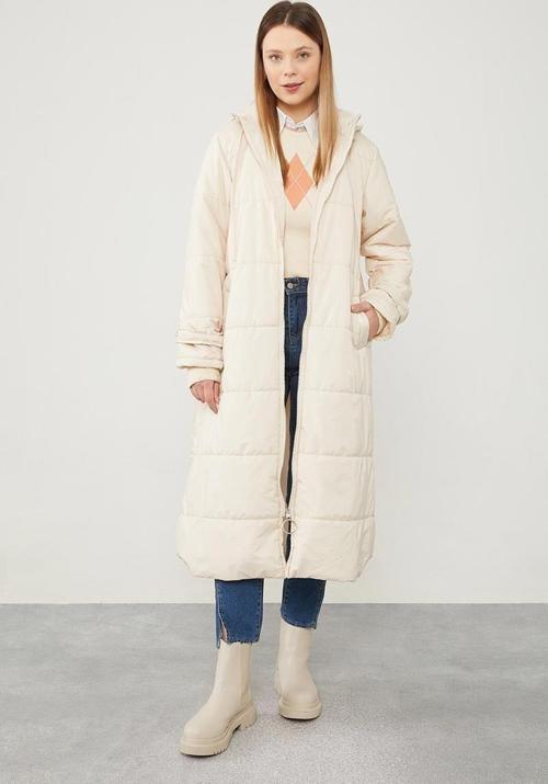 Bej Kapüşonlu Kapitone Uzun Mont