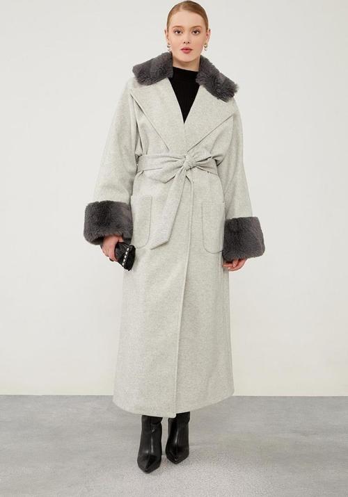 Gri Yaka Kolları Kürk Detaylı Kaban