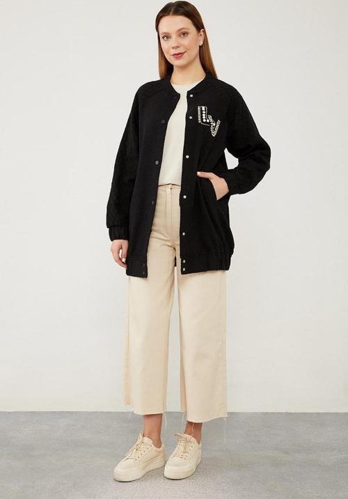 Siyah Triko İşlemeli Ceket