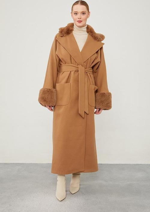 Kahve Yaka Kolları Kürk Detaylı Kaban