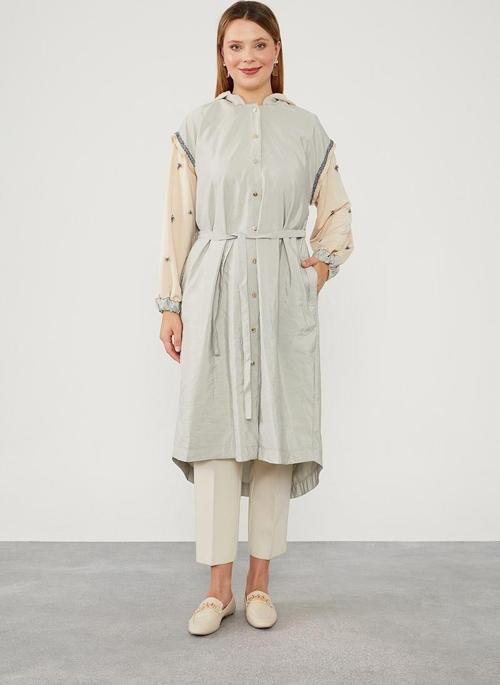 Yeşil-Bej Kapüşonlu Kolları İşlemeli Trençkot