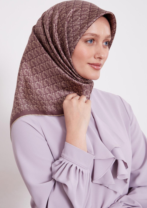 Mürdüm El Yazısı Desen Twill İpek Eşarp