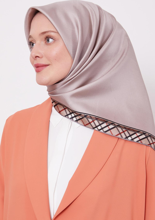 Krem Ekose Kenar Twill İpek Eşarp