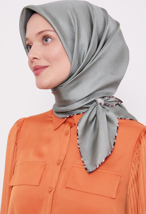 Yeşil Benekli Twill İpek Eşarp