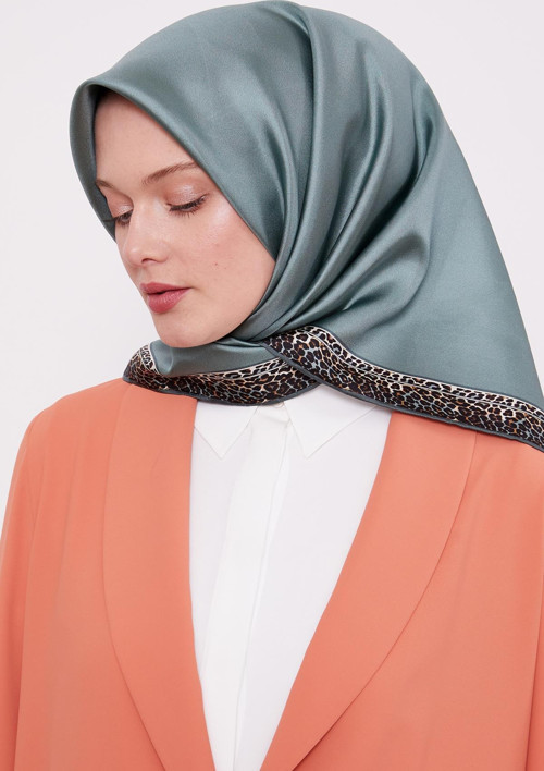 Yosun Yeşili Leopar Desen Twill İpek Eşarp