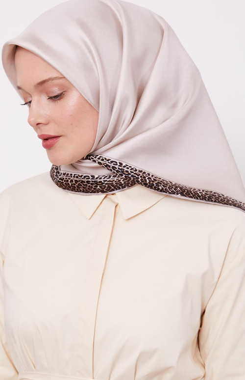 Ekru Leopar Desen Twill İpek Eşarp